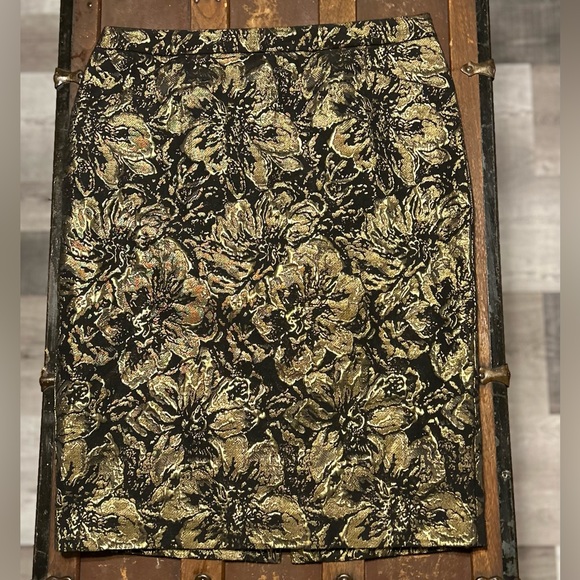 Calvin Klein gold floral embossed pencil skirt size 10 - Picture 4 of 6